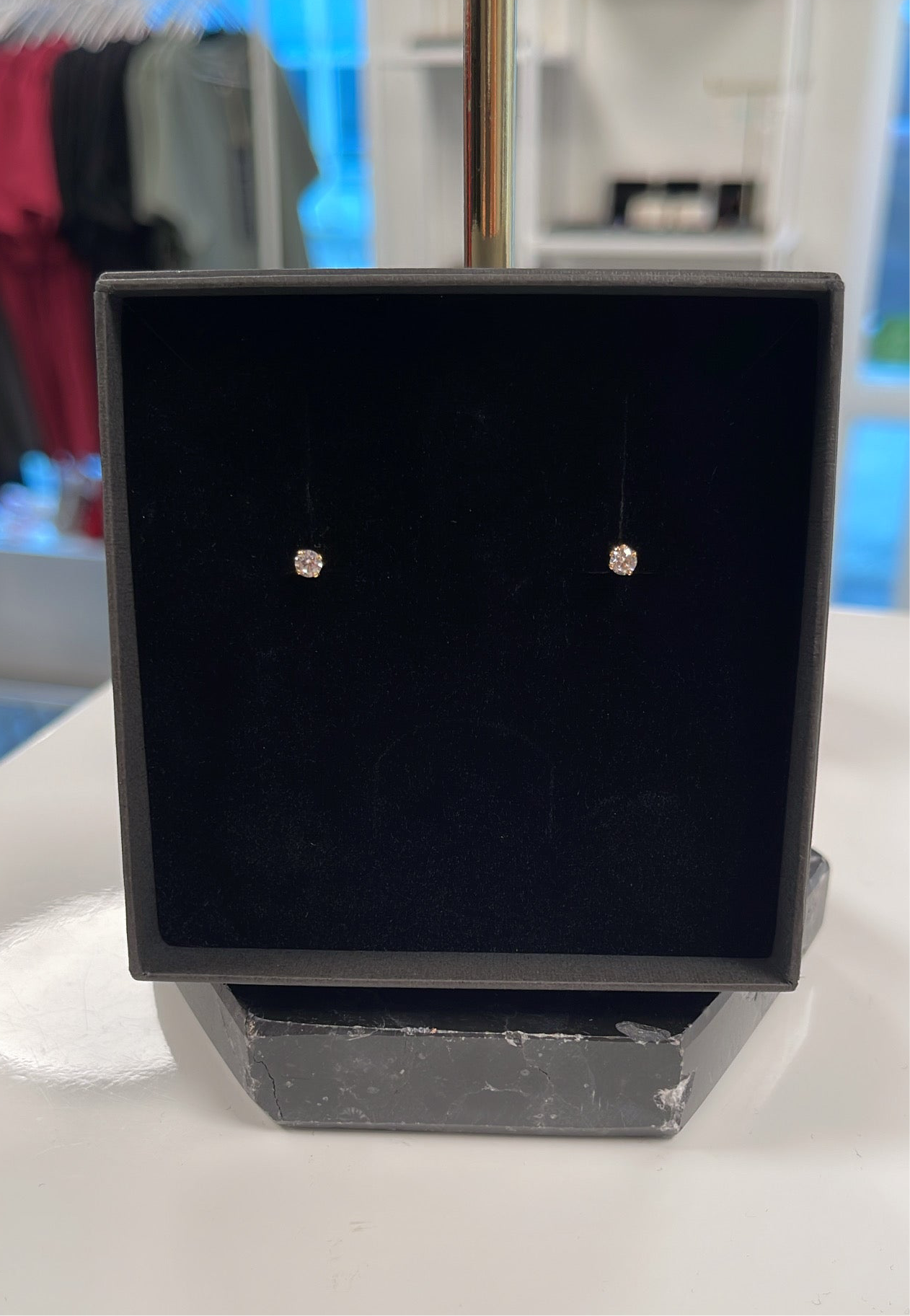 Gold Earstuds With Diamonds