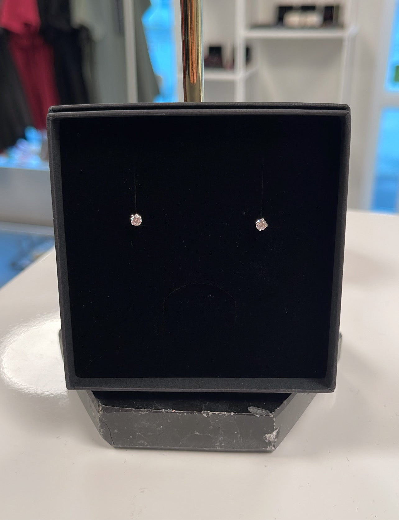 Silver Earstuds With Diamonds